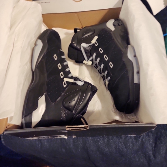 Jordan 6-17-23 size 10 in original box but used 8 out of 10 condition - Picture 10 of 11